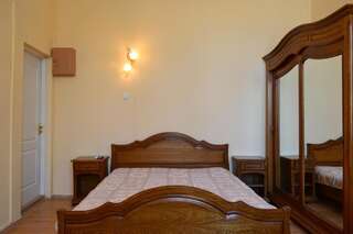 Гостевой дом Комплекс Золото Азарта Ялта Стандартный двухместный номер с 1 кроватью-6