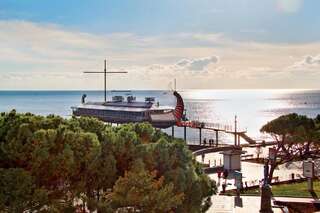 Гостевой дом Комплекс Золото Азарта Ялта Семейный номер с 2 спальнями и общей ванной комнатой-5