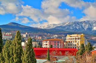 Гостевой дом Комплекс Золото Азарта Ялта Семейный номер с 2 спальнями и общей ванной комнатой-6