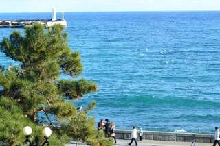 Гостевой дом Комплекс Золото Азарта Ялта Люкс с видом на море-17